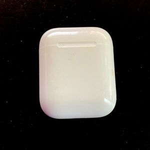 Apple wireless ear bud charging